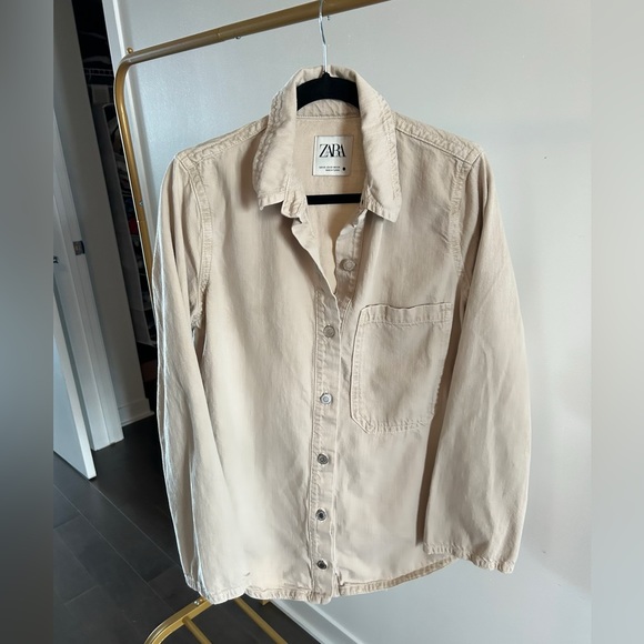 Woman’s shirt - Picture 3 of 3